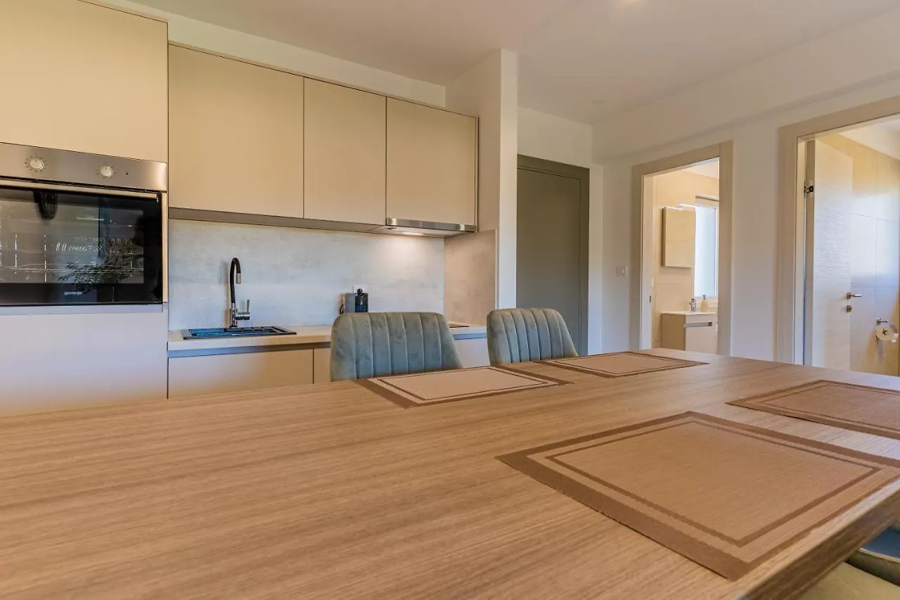 Villa Orhideja Cres 4*,  Croaţia